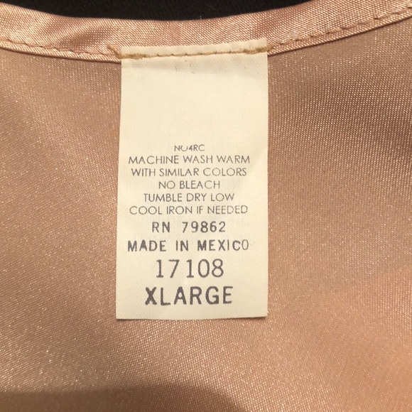 Satin sleeveless scoop neck camisole

SOLD - Picture 4 of 4